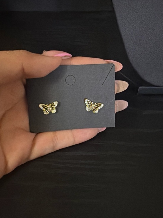 No Label Jewelry - Gold Butterfly Stud Earrings for Women - Elegant Sparkle